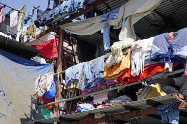 Mumbai, Hindistan 'daki Dhobi ghat gecekondu mahallesinde çamaşırhane.
