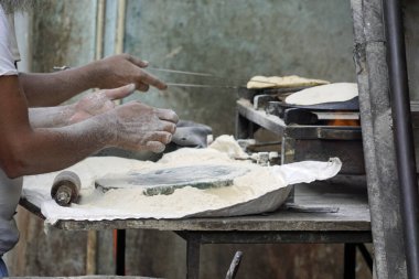 Mumbai, Hindistan 'daki Dharavi gecekondu mahallesindeki fırın.