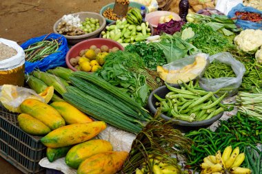 Hindistan 'daki çiftçi pazarından taze sebzeler.