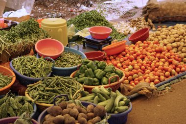 Hindistan 'daki çiftçi pazarından taze sebzeler.