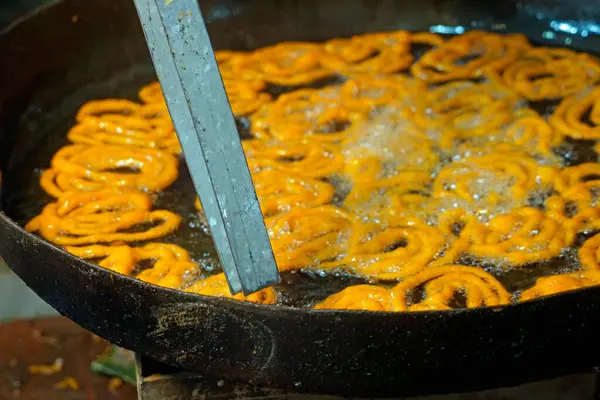 Wok Goa 'da taze divali tatlısı yaptı.