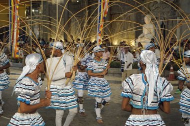 Colombo, Sri Lanka - 11 Şubat 2025: Gangaramaya Navam Maha Perahera festivalinde sanatçılar