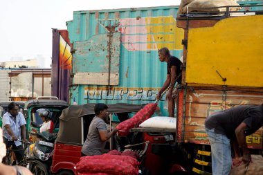 Colombo, Sri Lanka - 11 Şubat 2025: Pettah bölgesinde iyi ulaşım