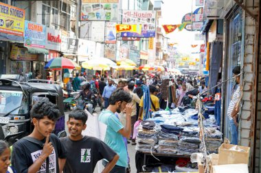 Colombo, Sri Lanka - 10 Şubat 2025: Pettah 'ta işlek caddeler
