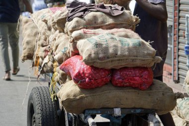 Colombo, Sri Lanka - 11 Şubat 2025: Pettah bölgesinde iyi ulaşım