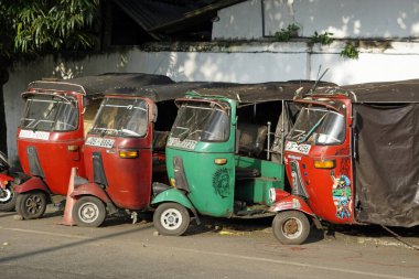 Colombo, Sri Lanka - 10 Şubat 2025 Kolombo sokaklarında tuk tuk