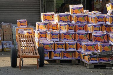 Colombo, Sri Lanka - 10 Şubat 2025: Pettah 'ta işlek caddeler