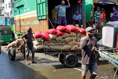 Colombo, Sri Lanka - 11 Şubat 2025: Pettah bölgesinde iyi ulaşım