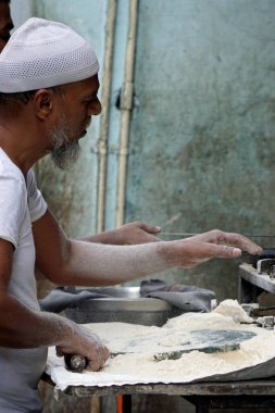 Mumbai, Hindistan - 20 Şubat 2025: Dharavi Slum 'da fırın