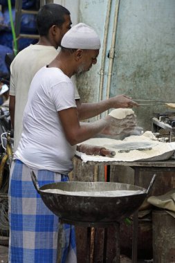 Mumbai, Hindistan - 20 Şubat 2025: Dharavi Slum 'da fırın