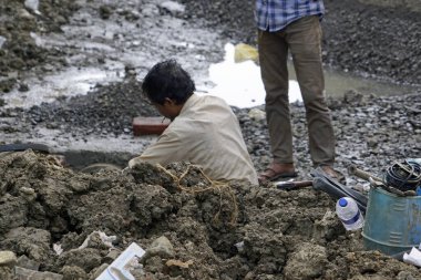 Mumbai, Hindistan - 19 Şubat 2025: Sokaklarda basit bir çalışma
