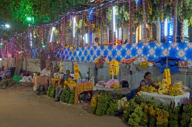 Baga Sahili, Goa, Hindistan - 18 Şubat 2025: muz festivali 