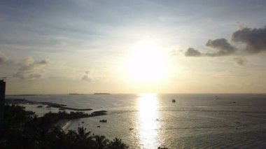 Maldiv adasında gün batımı