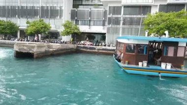 Erkek, Maldivler - 20 Ocak 2025: Maldivler başkentinin limanında tekne