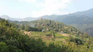 Ella 'daki manzaralı dağlar ve vadi