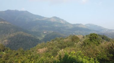 Ella 'daki manzaralı dağlar ve vadi