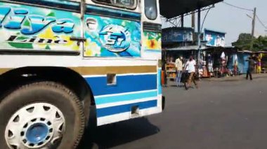 Colombo, Sri Lanka - 10 Şubat 2025: Pettah pazarı yakınlarındaki işlek sokaklar