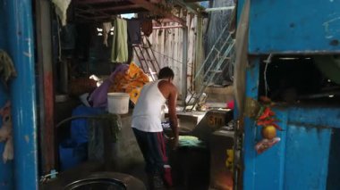 Mumbai, Hindistan - 20 Şubat 2025: Dhobi Ghat 'ta çamaşır yıkama