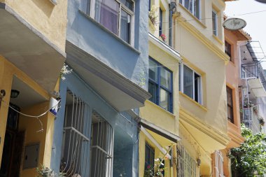 İstanbul 'da tarihi mahallelerde renkli Balat evleri