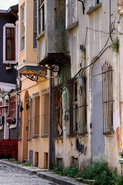 İstanbul 'da tarihi mahallelerde renkli Balat evleri