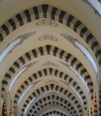 Istanbuls Grand Bazaar 'ın üstündeki süslü tavan