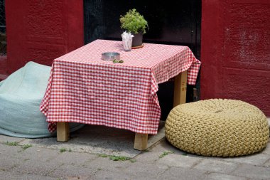 Balat 'taki samimi İstanbul kafe misafirleri sıcak karşılıyor