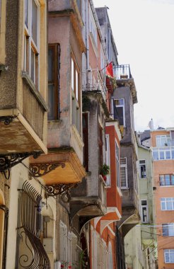 İstanbul 'da tarihi mahallelerde renkli Balat evleri