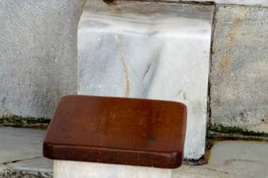 İstanbul 'daki Sultan Ahmet Camii' nde batıyor.