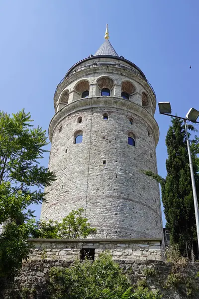 İstanbul 'daki manzaralı eski galata kulesi 