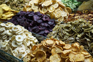 İstanbul 'daki çarşıda aromatik çay