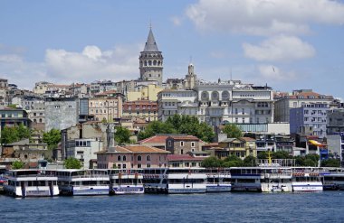 İstanbul, Türkiye - 28 Mayıs 2025: Galata Kulesi manzaralı