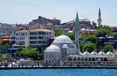 İstanbul, Türkiye - 29 Mayıs 2025: Denizden İslami cami