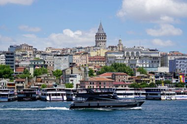 İstanbul, Türkiye - 28 Mayıs 2025: Galata Kulesi manzaralı