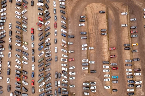 Drohnenaufnahmen Eines Großen Parkplatzes Auf Unbefestigtem Boden Während Des Trüben — Stockfoto