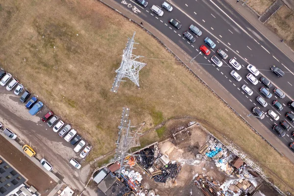 Drohnenaufnahmen Von Strommasten Mitten Der Stadt Während Des Frühlingsmorgens Direkt — Stockfoto