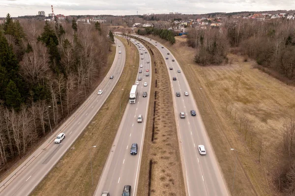 Drone Fotografii Głównych Autostrad Mieście Ruchu Podczas Wiosennego Dnia Widok — Zdjęcie stockowe