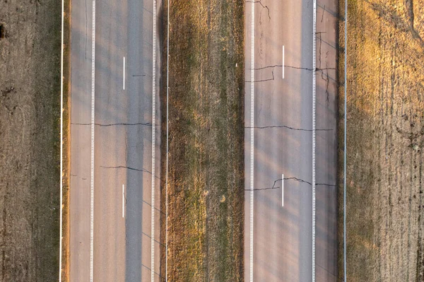 Drone Fotografia Pasów Równoległych Autostrad Wiosenny Wieczór — Zdjęcie stockowe