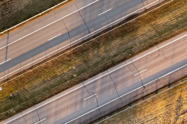 Drohnenaufnahmen Paralleler Autobahnspuren Während Des Frühlingsabends — Stockfoto