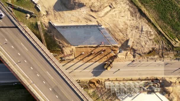 Filmati Dei Droni Del Ponte Autostradale Costruzione Durante Giornata Primaverile — Video Stock