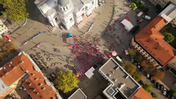 Drone Beelden Van Pre Marathon Opwarmen Een Centrum Van Stad — Stockvideo