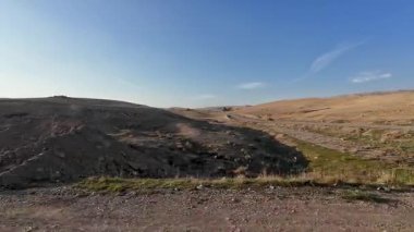 Çorak Çöl Manzarası Sürücü arabasından çıkan Kirli Yol