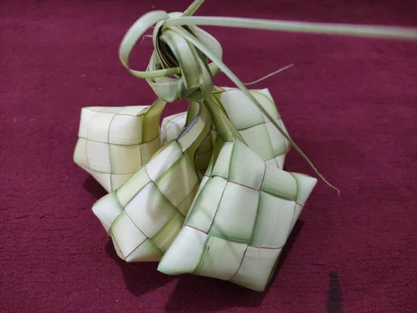Ketupat 印度尼西亚的传统食品 开斋节期间供应 — 图库照片