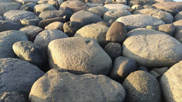Груды Больших Природных Камней Разбивания Волн Гавани Которые Образуют Красивую — стоковое фото