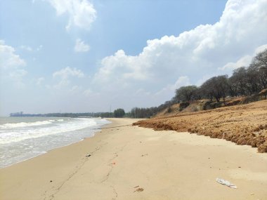 Sahildeki çamurlu toprağın dokusu.