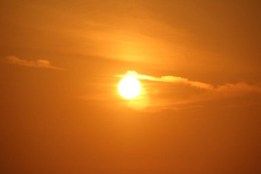 # Kapatın sabah kırmızımsı turuncu gün doğumunu #