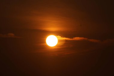 # Kapatın sabah kırmızımsı turuncu gün doğumunu #