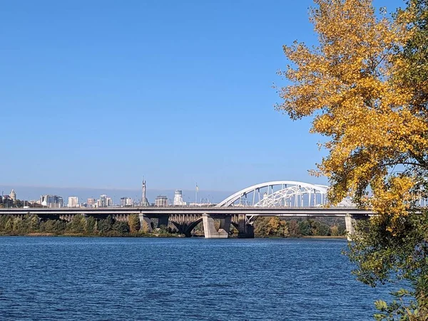 Pohled Krásnou Řeku Most Kyjevě — Stock fotografie