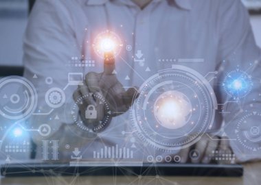 Sistem mühendisliği için büyük veri analizi ve iş zekası (BI) kavramı, ikili kod programlama, iş stratejisi kavramı üzerine iş adamı baskısı.