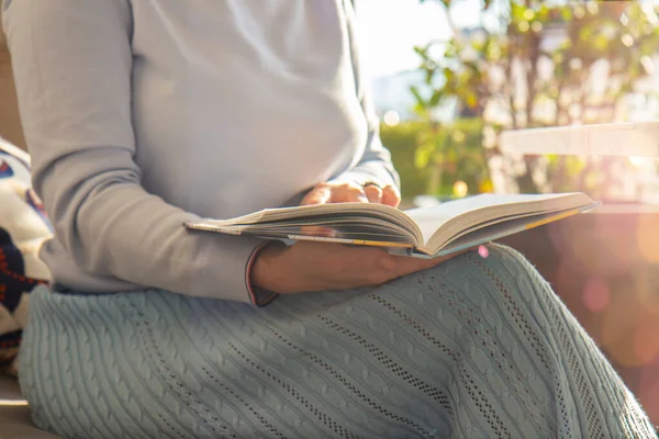 Woman Window Knitted Sweater Holding Reading Book Relaxation Concept Close lizenzfreie Stockbilder