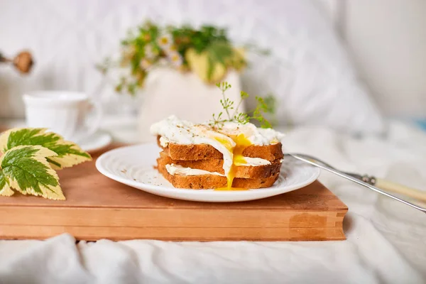Breakfast White Bed Sheets Good Morning Toast Poached Eggs Coffee — Photo